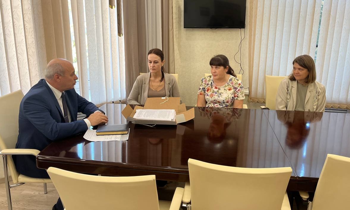 Министр образования пообещал всестороннюю поддержку проекту строительства школы в Молодежном